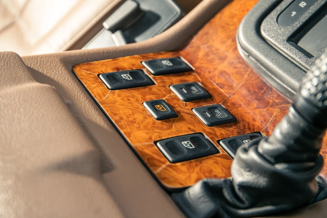 1994 Land Rover Range Rover Classic - Image 11 of 25