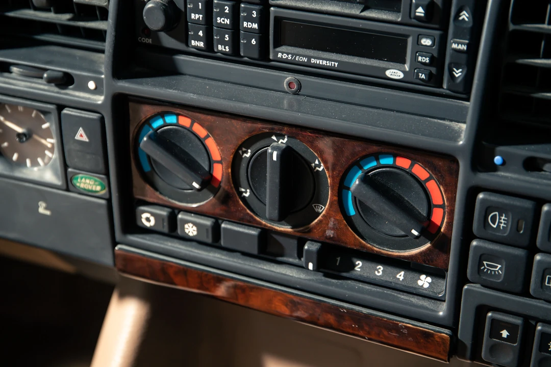 1994 Land Rover Range Rover Classic - Image 15 of 25