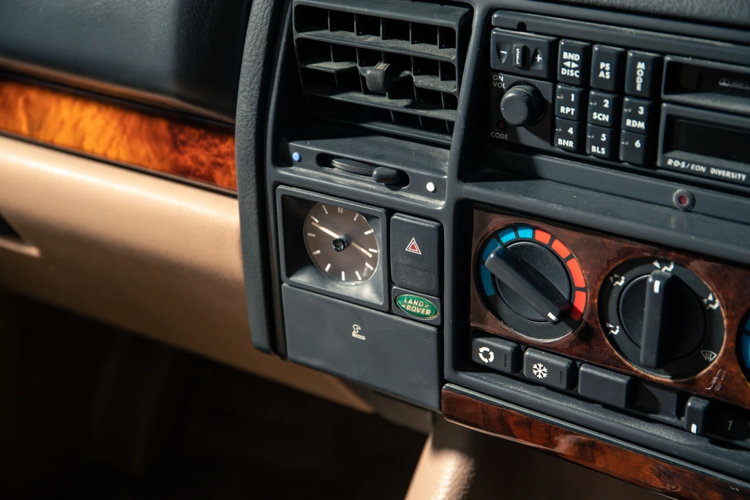 1994 Land Rover Range Rover Classic - Image 9 of 25