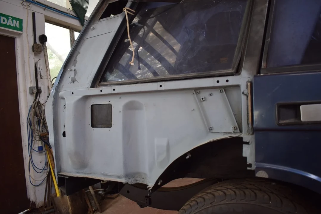 1994 Land Rover Range Rover Classic - Image 9 of 30