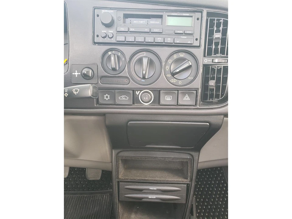 1994 Saab 900 2nd Gen - Image 23 of 24