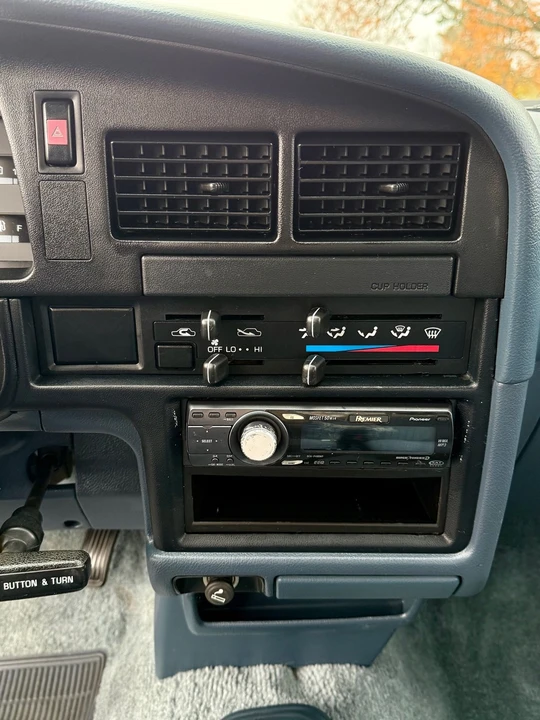 1994 Toyota Hilux 5th Gen - Image 11 of 21