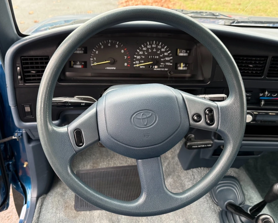 1994 Toyota Hilux 5th Gen - Image 9 of 21