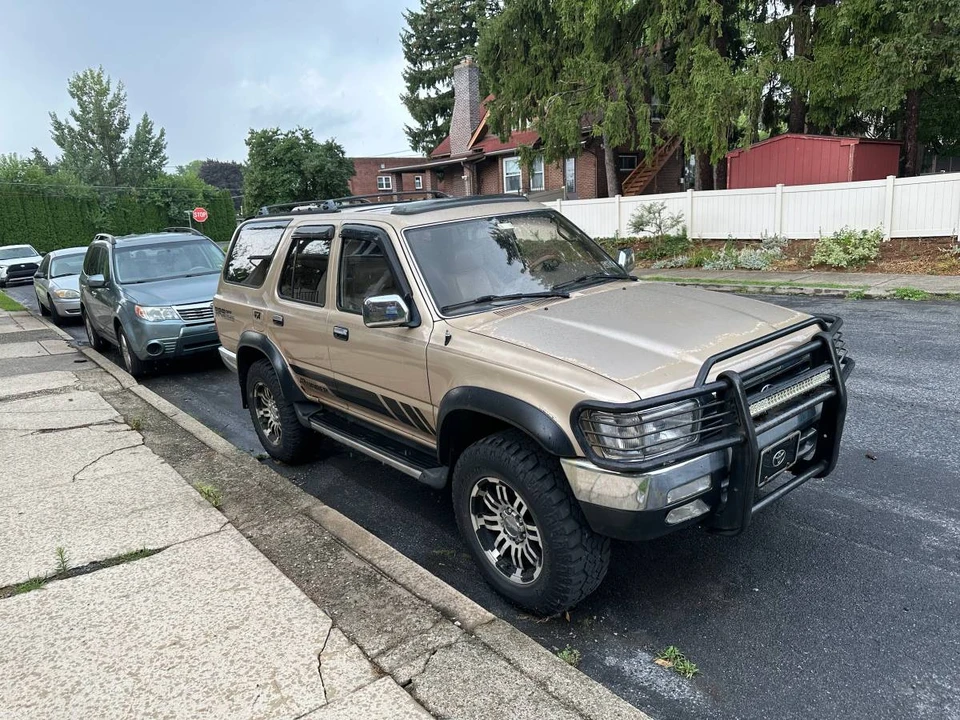 1994 Toyota 4Runner 2nd Gen - Image 2 of 9