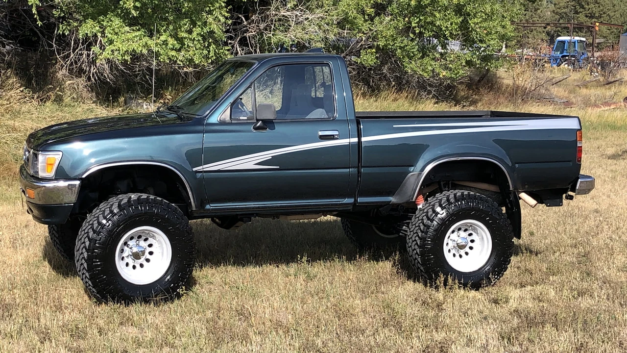 1994 Toyota Dolphin - Image 2 of 9
