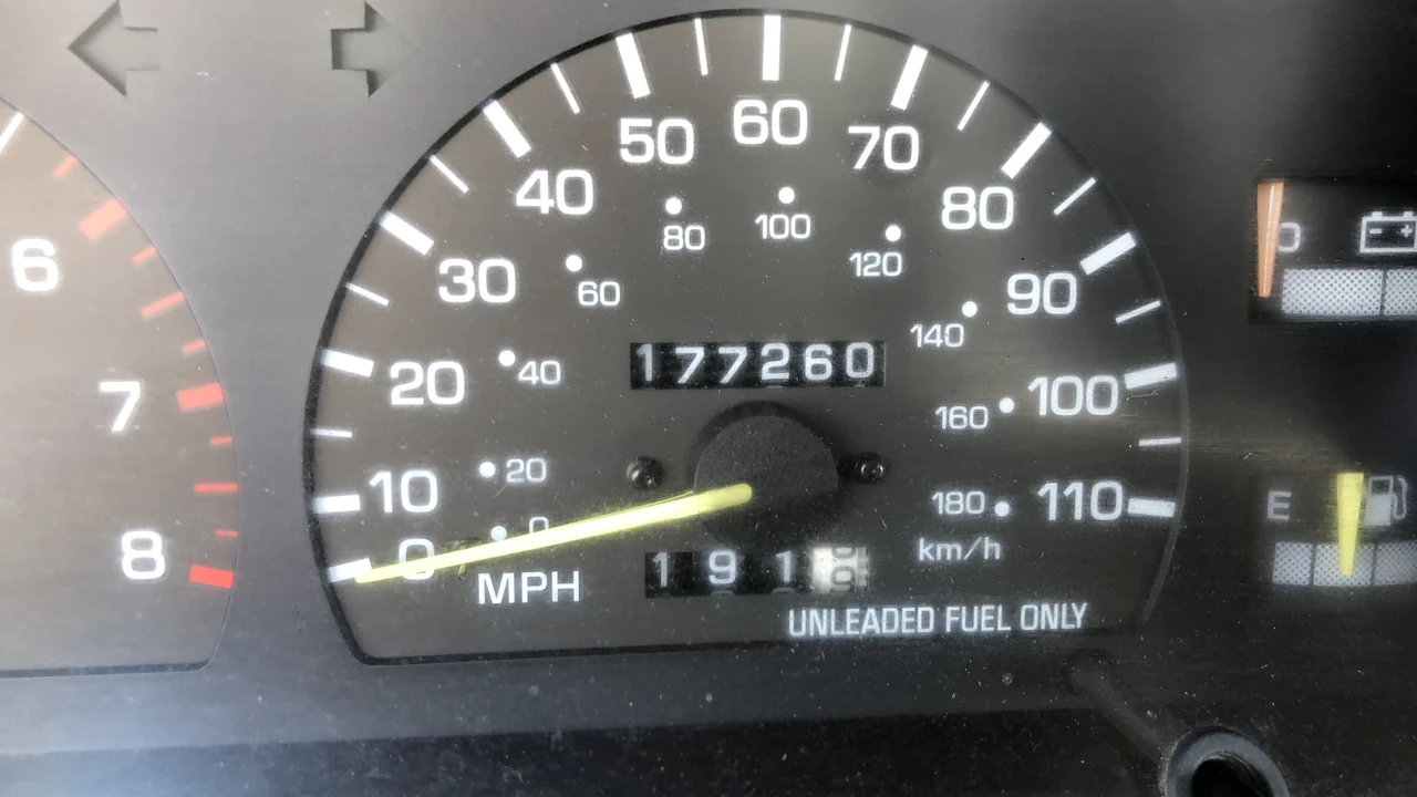 1994 Toyota Dolphin - Image 8 of 9