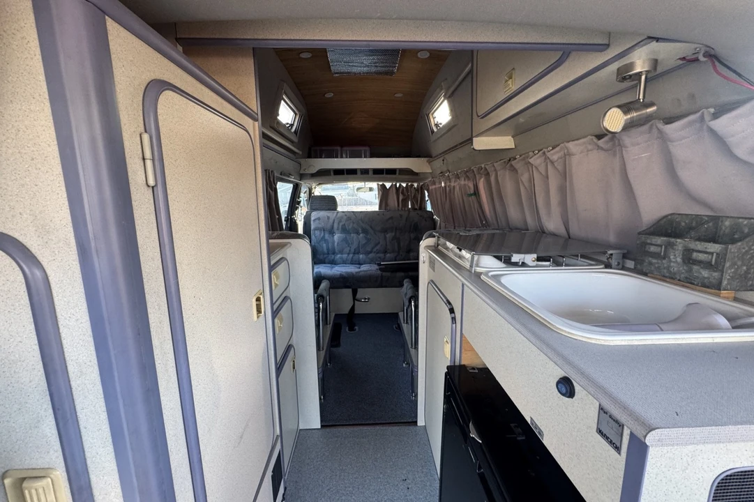 1994 Toyota HiAce 4th Gen - Image 5 of 7