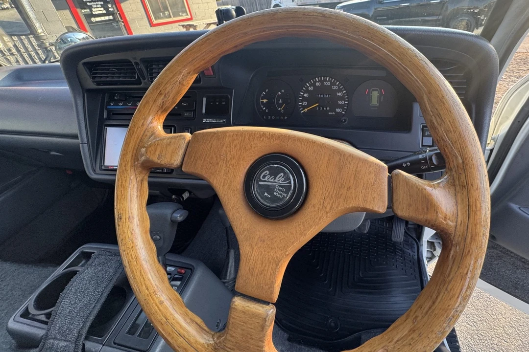 1994 Toyota HiAce 4th Gen - Image 4 of 7