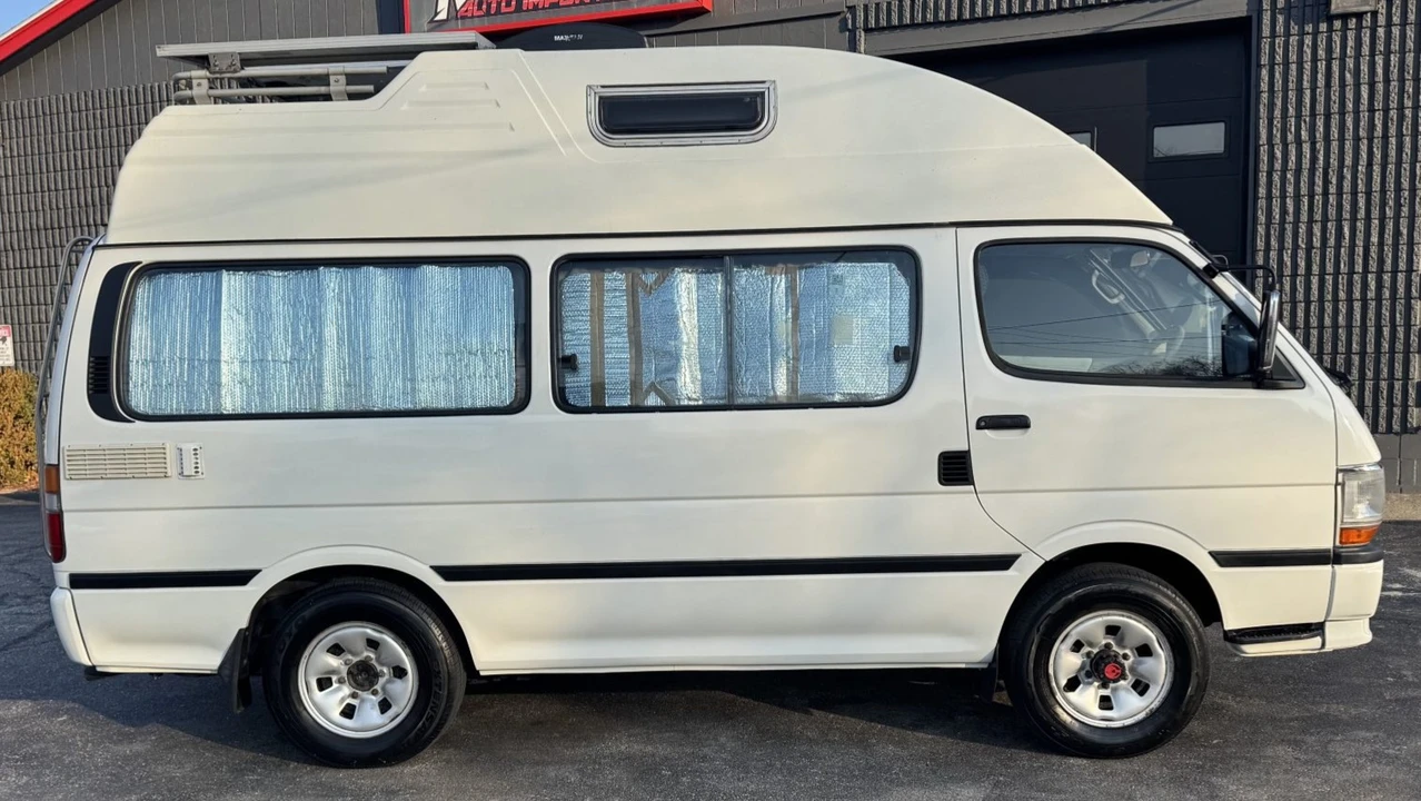 1994 Toyota HiAce 4th Gen - Image 3 of 7