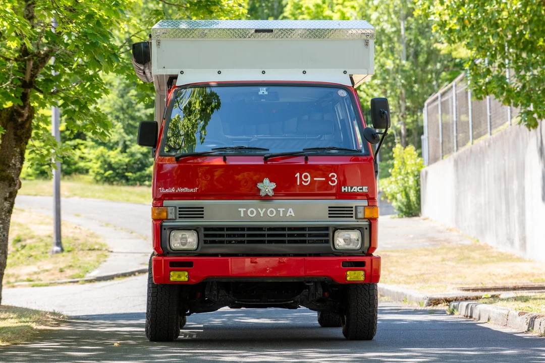 1994 Toyota HiAce 4th Gen - Image 3 of 31