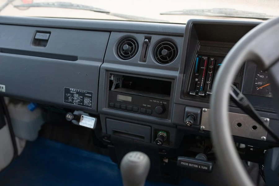 1994 Toyota HiAce 4th Gen - Image 31 of 31