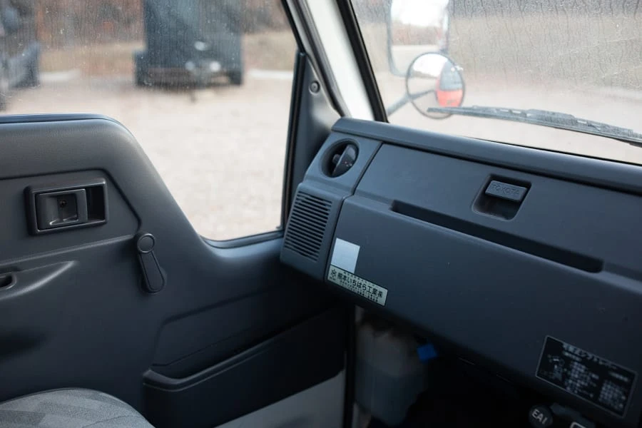 1994 Toyota HiAce 4th Gen - Image 30 of 31