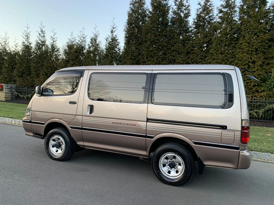1994 Toyota HiAce 4th Gen - Image 11 of 31