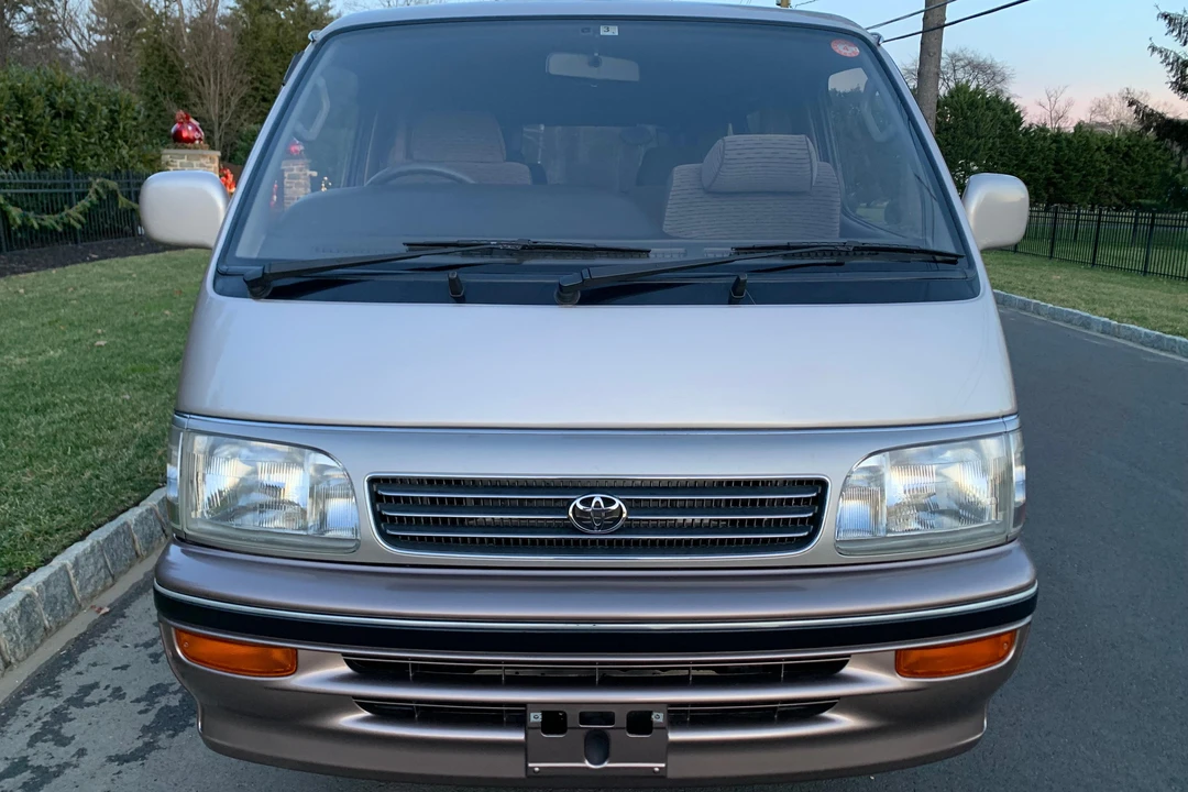 1994 Toyota HiAce 4th Gen - Image 2 of 31