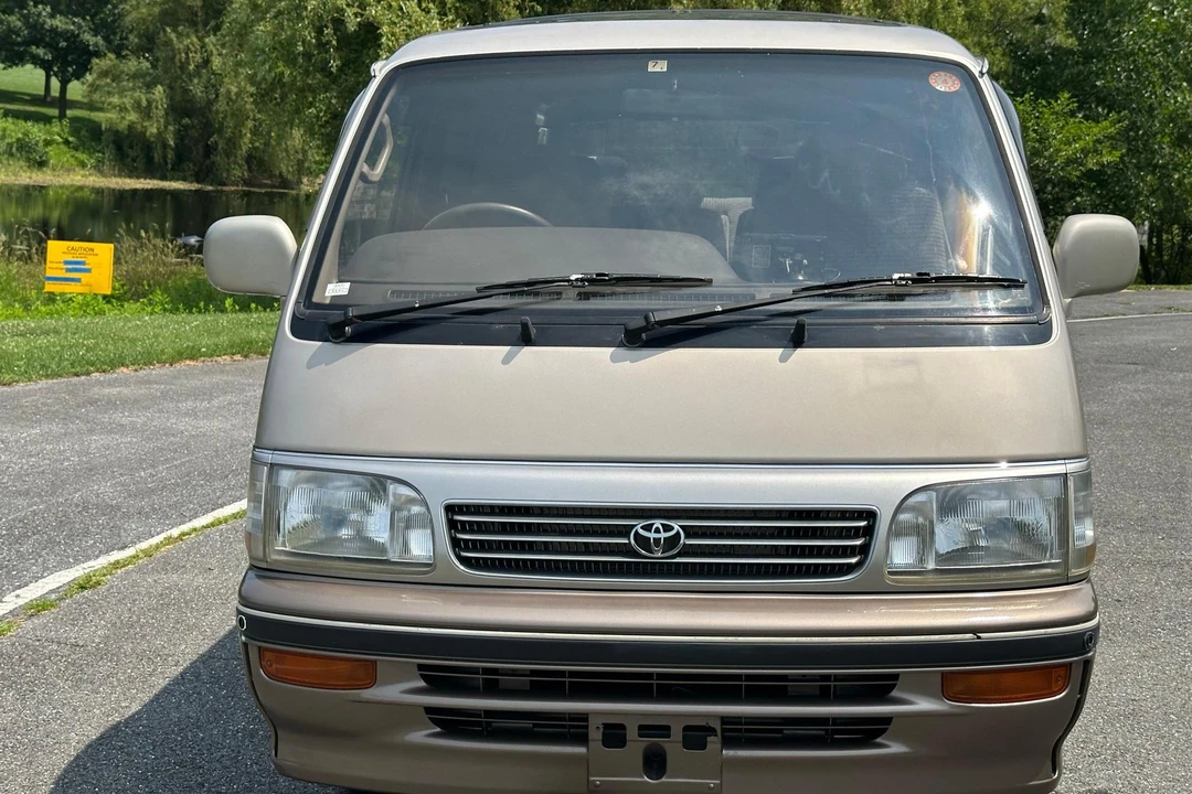 1994 Toyota HiAce 3rd Gen - Image 2 of 31