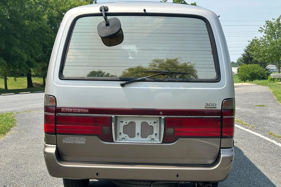 1994 Toyota HiAce 3rd Gen - Image 5 of 31