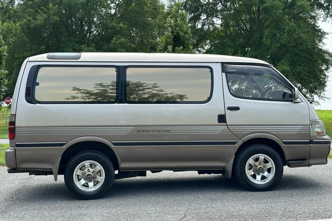 1994 Toyota HiAce 3rd Gen - Image 3 of 31