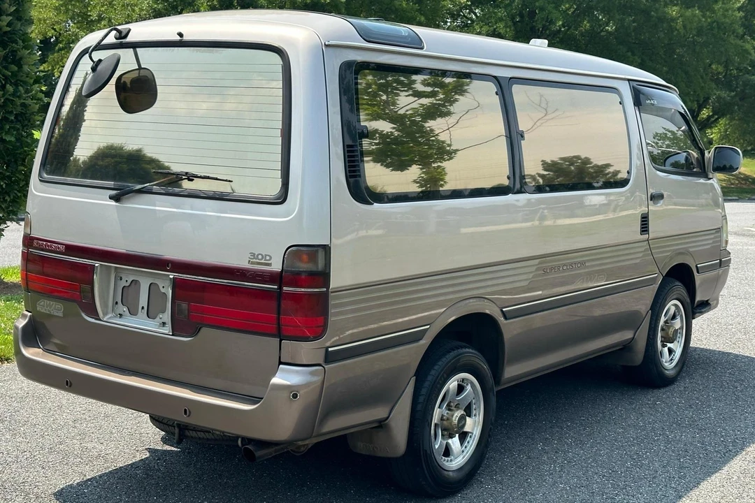 1994 Toyota HiAce 3rd Gen - Image 4 of 31