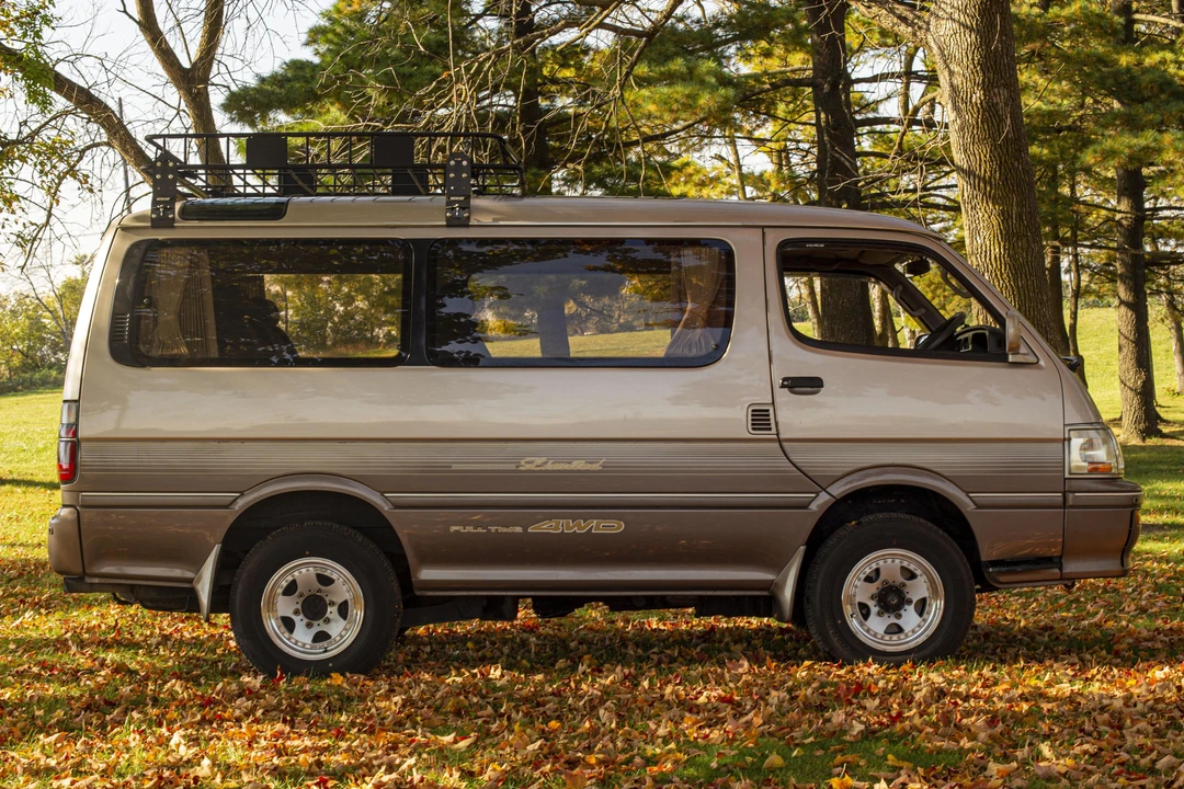 1994 Toyota HiAce 4th Gen - Image 3 of 31