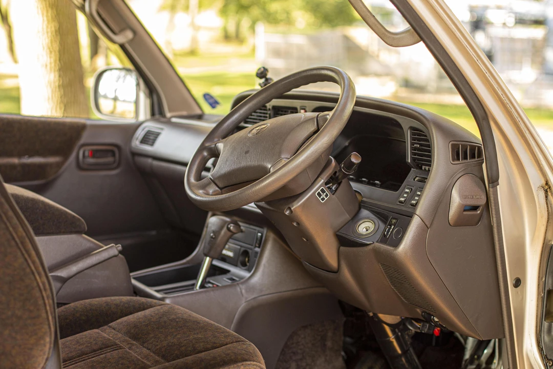 1994 Toyota HiAce 4th Gen - Image 24 of 31