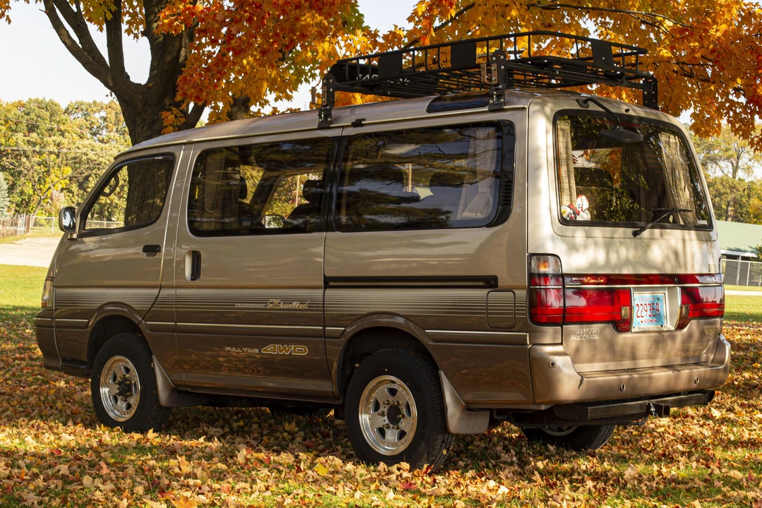 1994 Toyota HiAce 4th Gen - Image 4 of 31