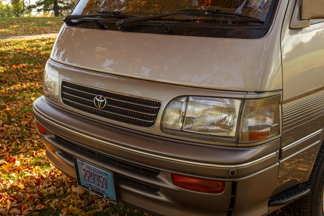 1994 Toyota HiAce 4th Gen - Image 11 of 31