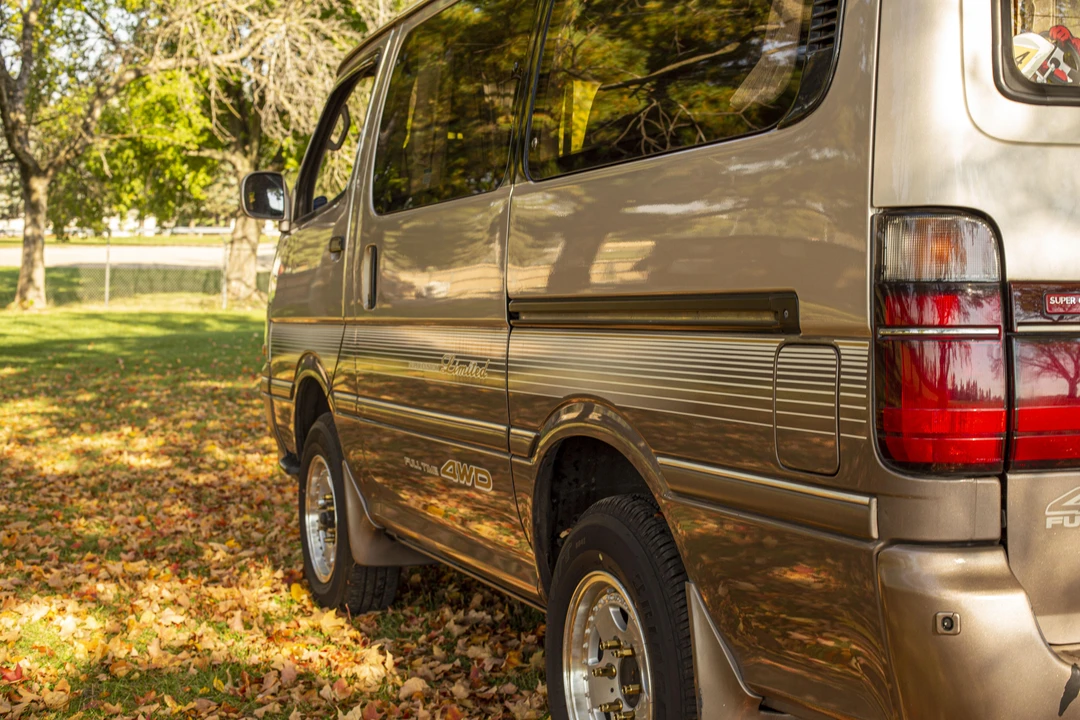 1994 Toyota HiAce 4th Gen - Image 13 of 31