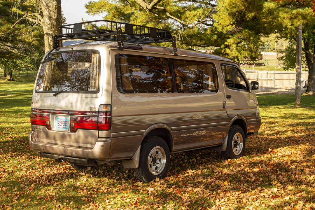 1994 Toyota HiAce 4th Gen - Image 9 of 31