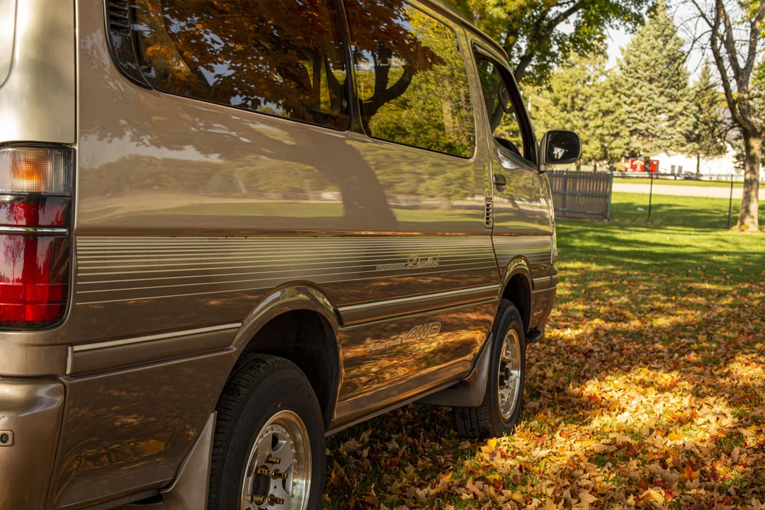 1994 Toyota HiAce 4th Gen - Image 17 of 31