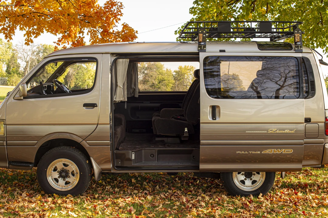 1994 Toyota HiAce 4th Gen - Image 8 of 31