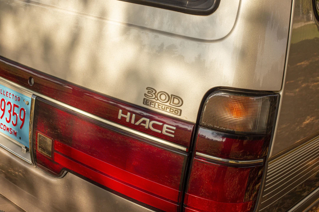 1994 Toyota HiAce 4th Gen - Image 16 of 31