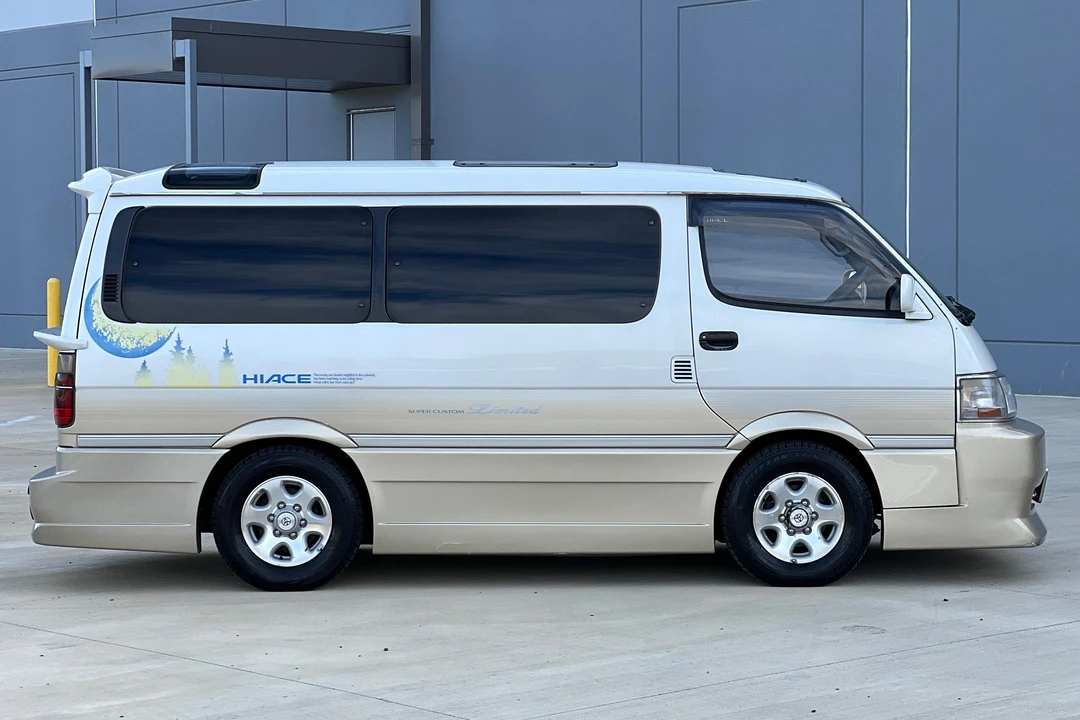 1994 Toyota HiAce 4th Gen - Image 3 of 26