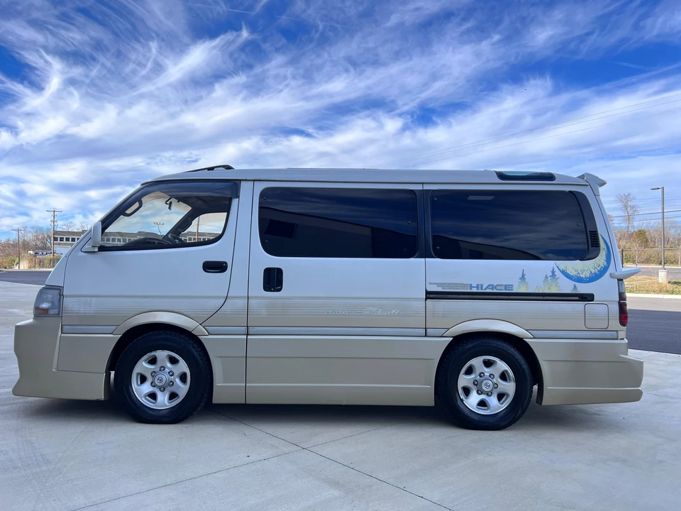 1994 Toyota HiAce 4th Gen - Image 8 of 26