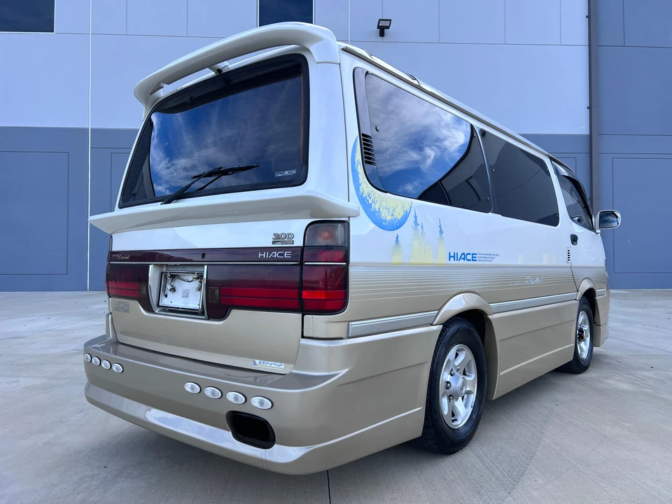 1994 Toyota HiAce 4th Gen - Image 13 of 26