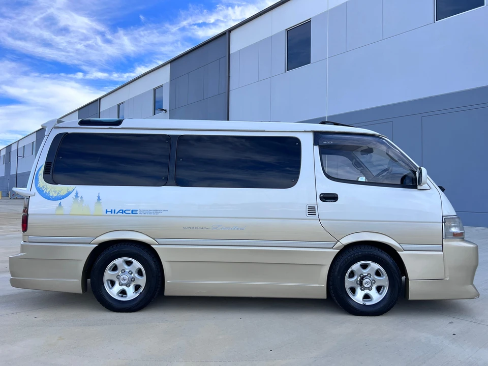 1994 Toyota HiAce 4th Gen - Image 17 of 26