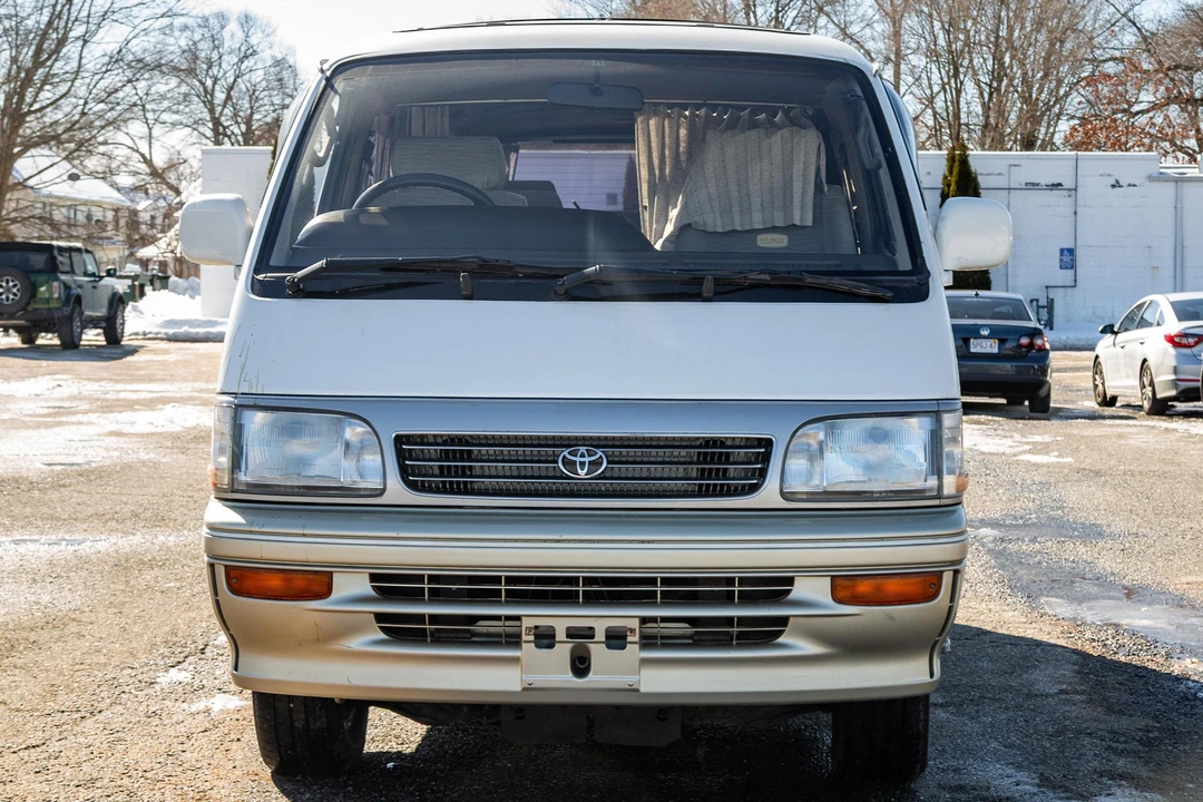 1994 Toyota HiAce 4th Gen - Image 2 of 31