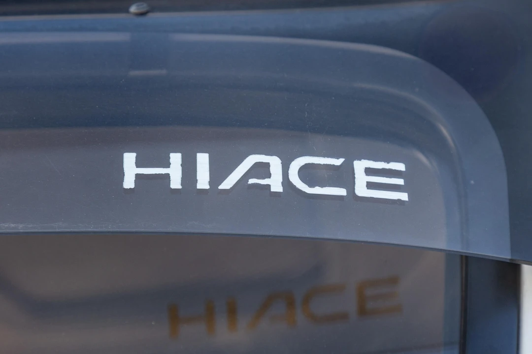 1994 Toyota HiAce 4th Gen - Image 15 of 31