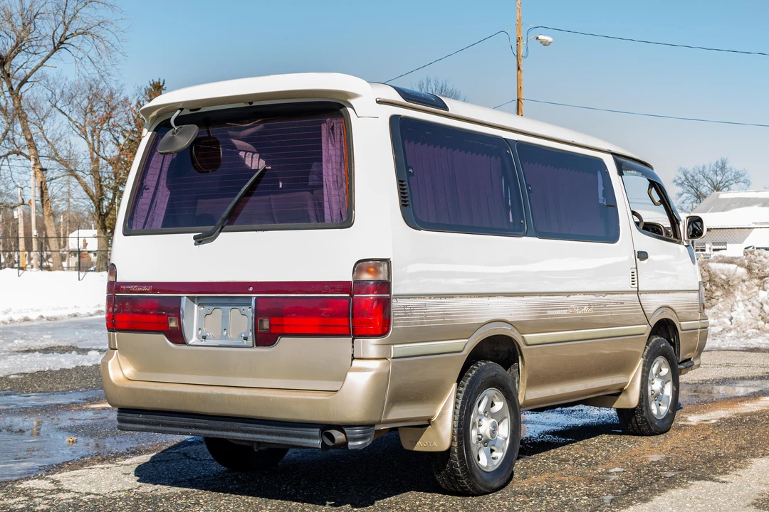 1994 Toyota HiAce 4th Gen - Image 8 of 31