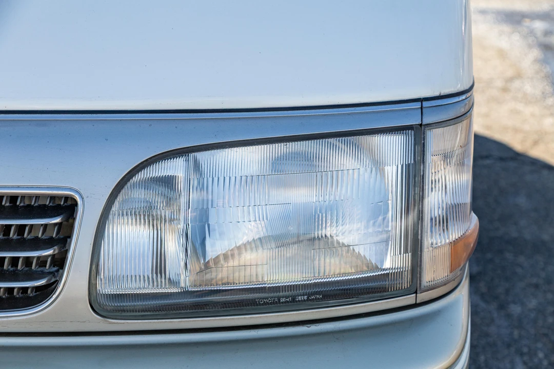 1994 Toyota HiAce 4th Gen - Image 13 of 31