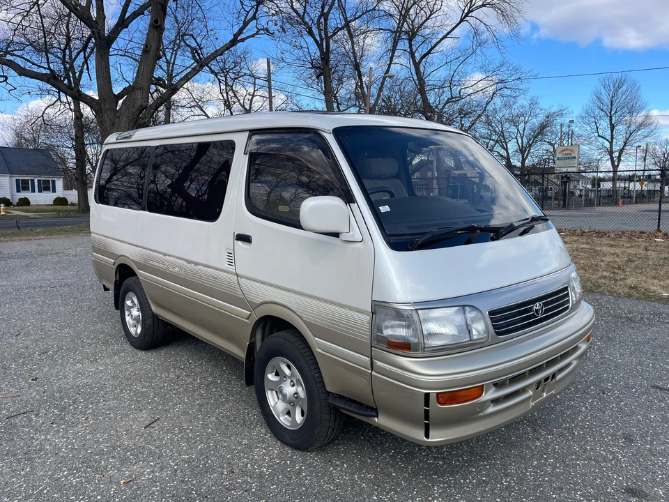 1994 Toyota HiAce 4th Gen - Image 10 of 31
