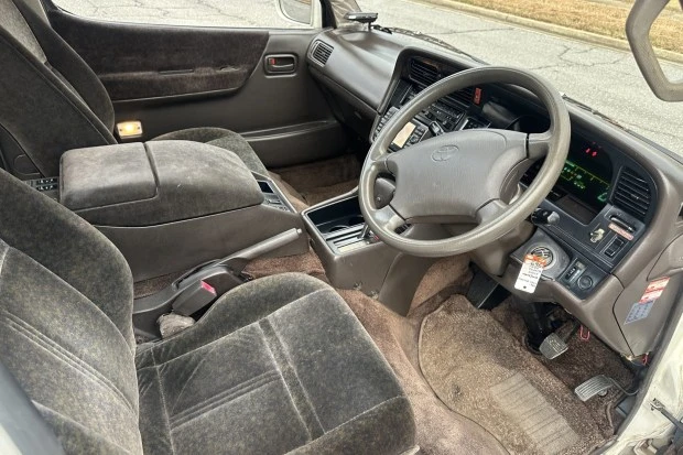 1994 Toyota HiAce 4th Gen - Image 5 of 8