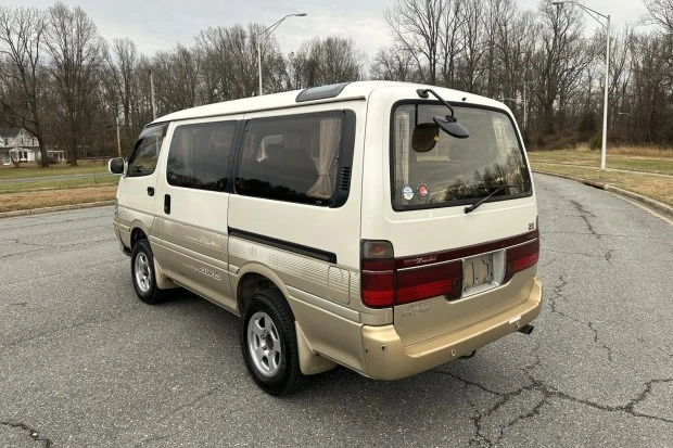 1994 Toyota HiAce 4th Gen - Image 2 of 8