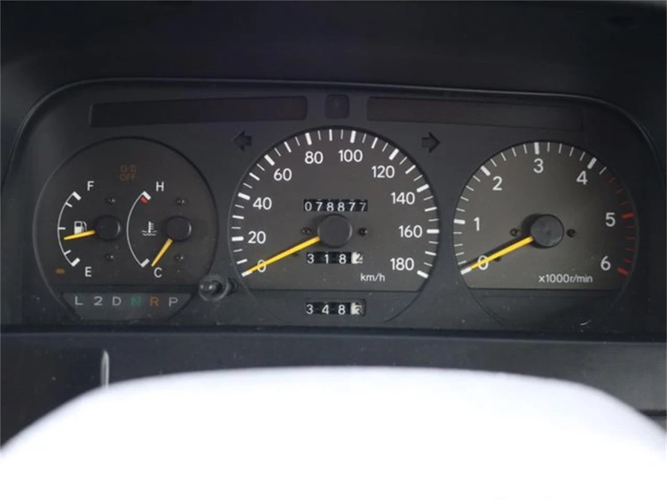1994 Toyota HiAce 4th Gen - Image 11 of 31
