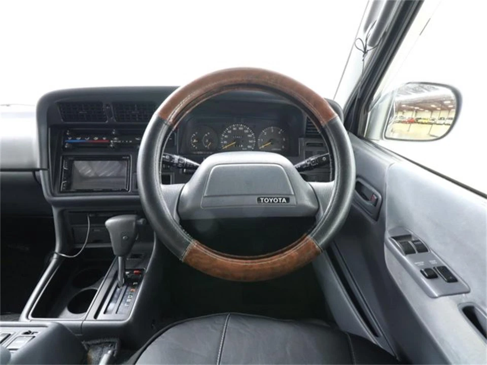 1994 Toyota HiAce 4th Gen - Image 10 of 31