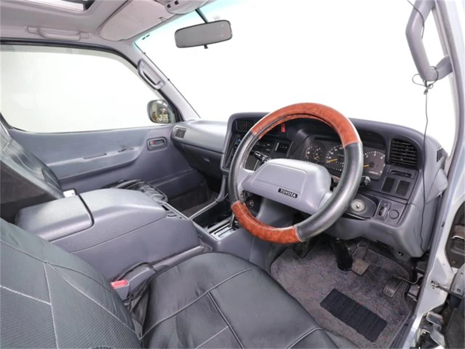 1994 Toyota HiAce 4th Gen - Image 9 of 31