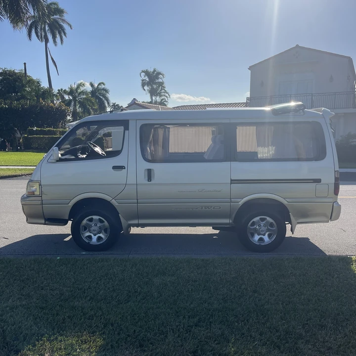 1994 Toyota HiAce 3rd Gen - Image 7 of 12