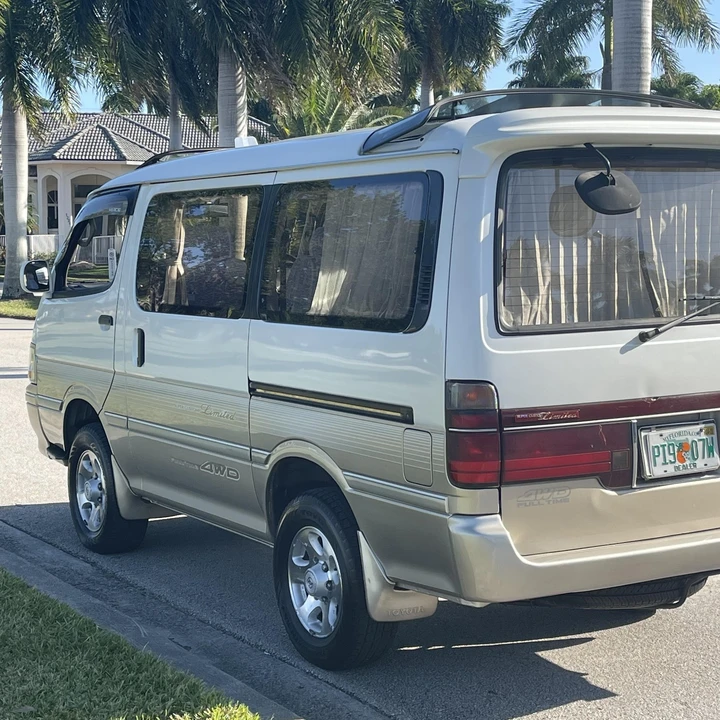 1994 Toyota HiAce 3rd Gen - Image 9 of 12