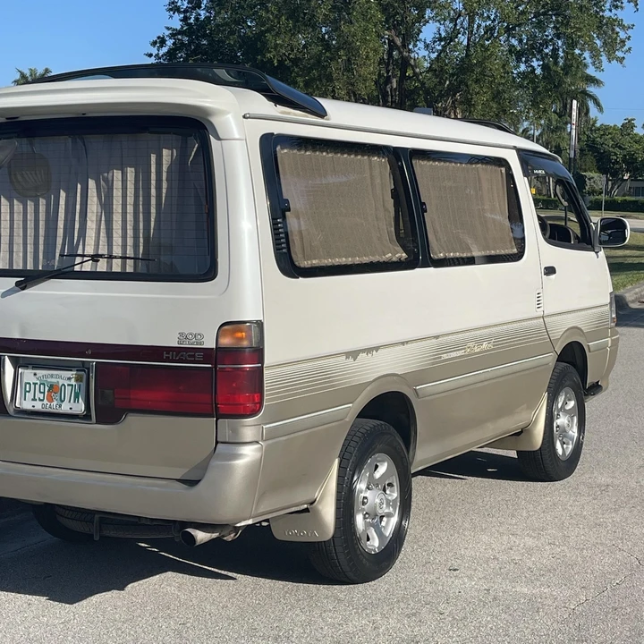 1994 Toyota HiAce 3rd Gen - Image 11 of 12