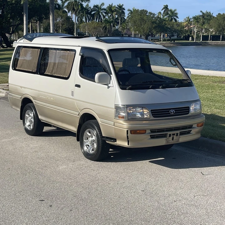1994 Toyota HiAce 3rd Gen - Image 2 of 12