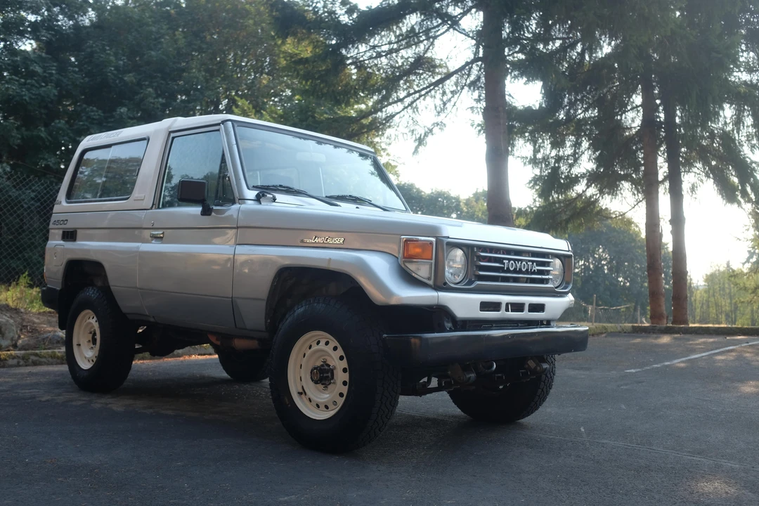 1994 Toyota J70 Land Cruiser - Image 9 of 31